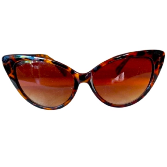 - Tortoiseshell Style & Cat-Eye Leopard print Sunglasses like new - Picture 1 of 8